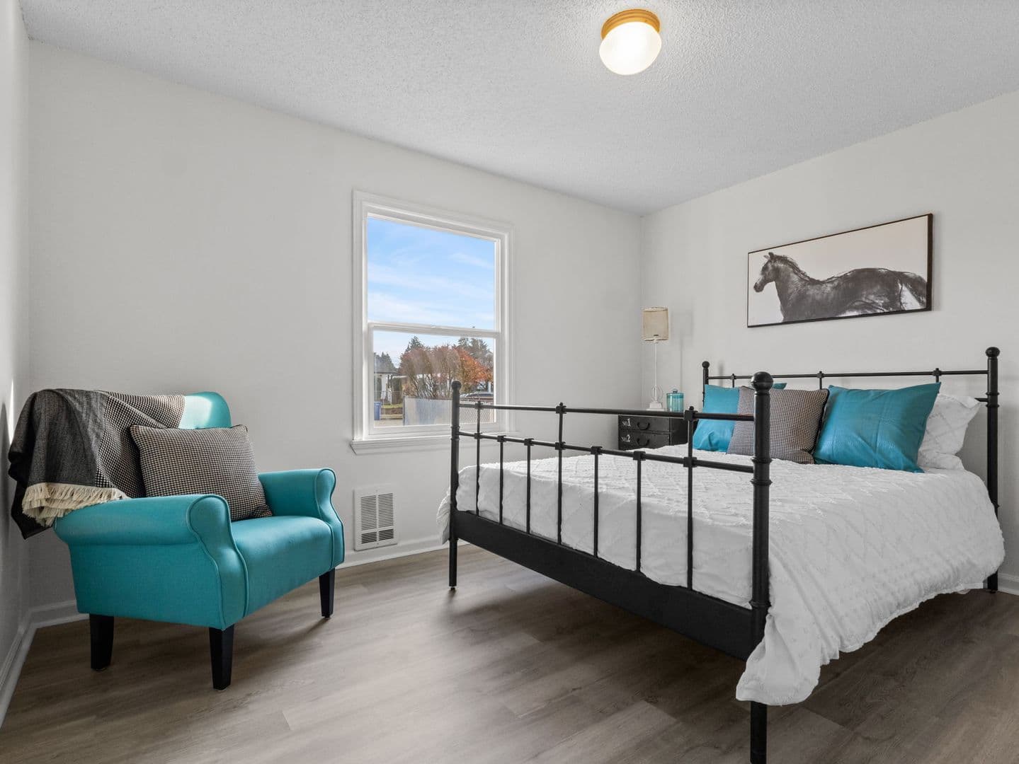 Tacoma House: 6802 S Oakes St