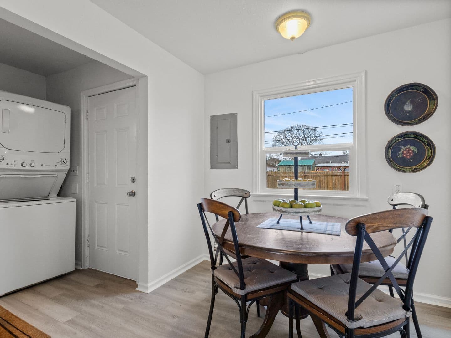 Tacoma House: 6802 S Oakes St