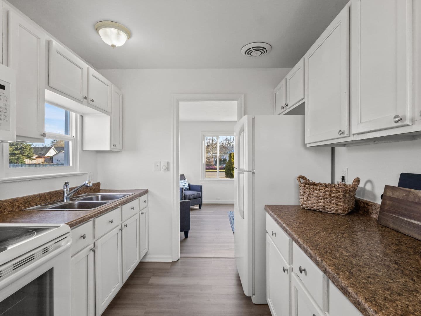 Tacoma House: 6802 S Oakes St