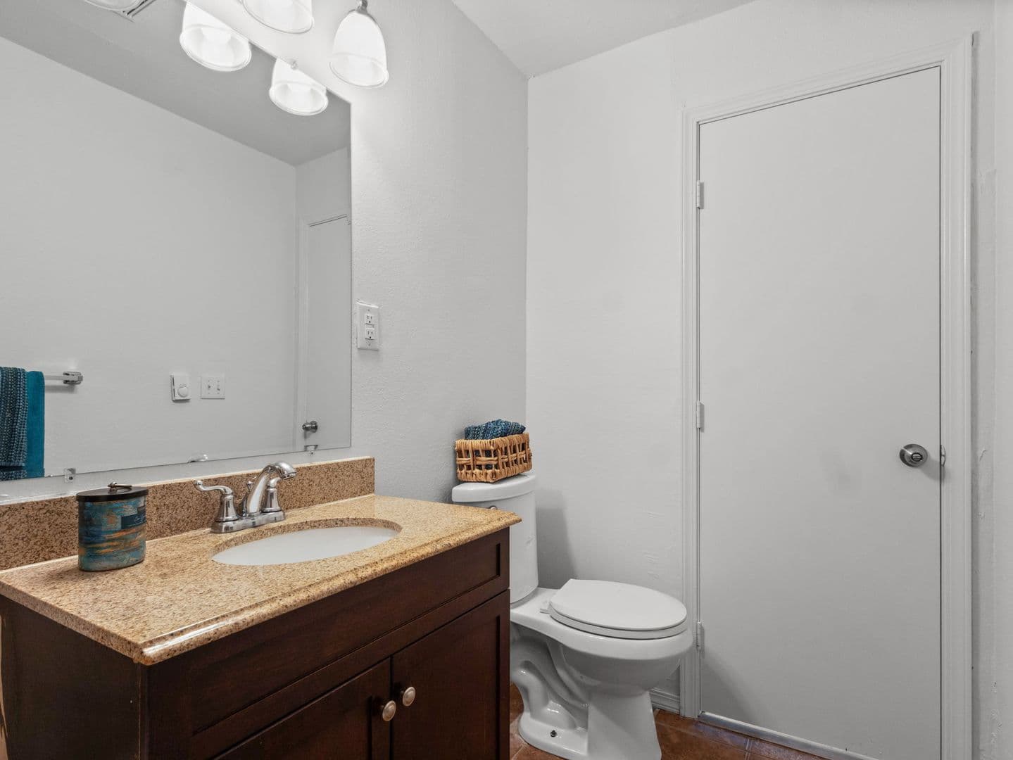 Tacoma House: 6802 S Oakes St