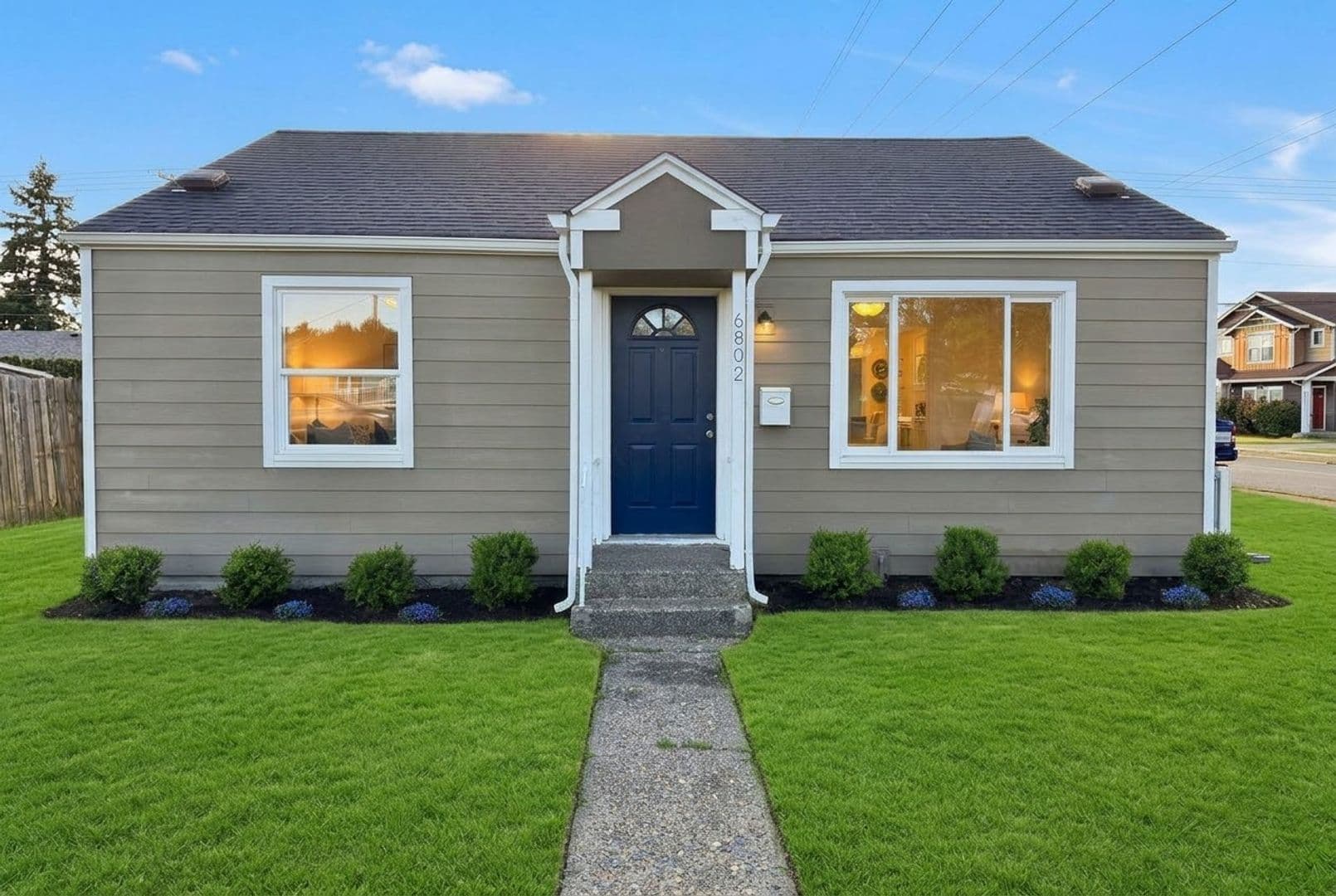 Tacoma House: 6802 S Oakes St