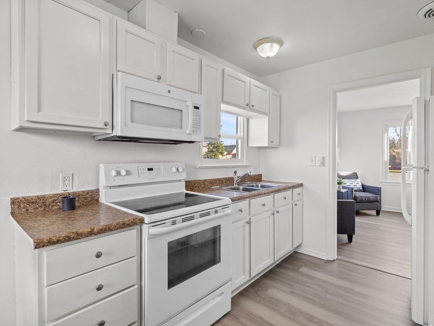 Tacoma House: 6802 S Oakes St