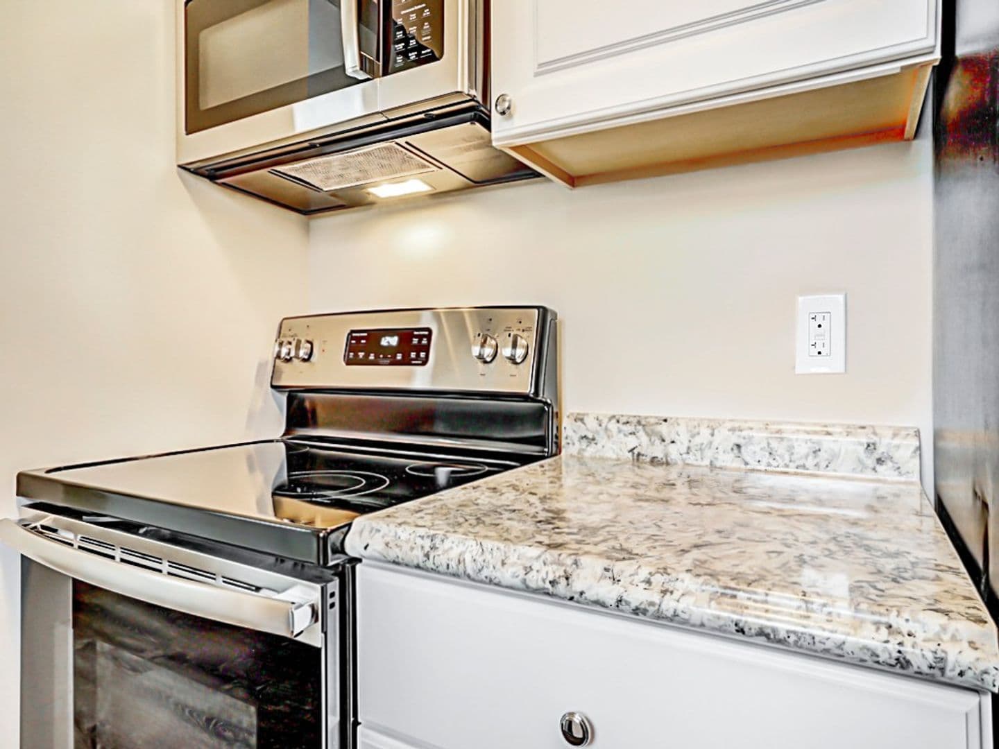 Cincinnati Apartment: 6218 Cheviot Road