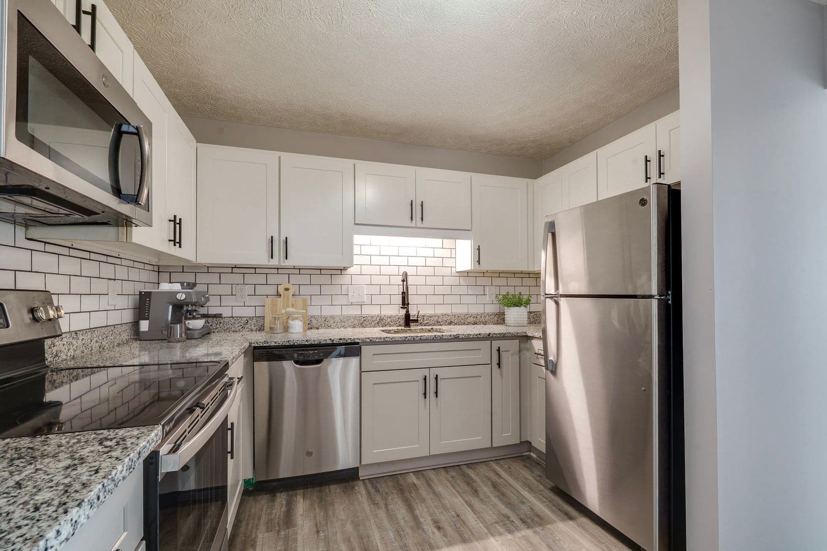 Fairfield Apartment: 200 Knollridge Ct.