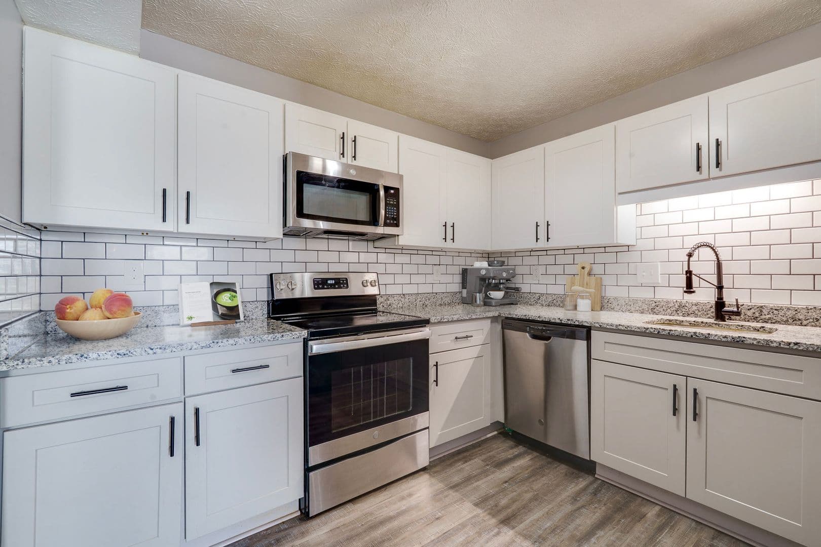 Fairfield Apartment: 200 Knollridge Ct.
