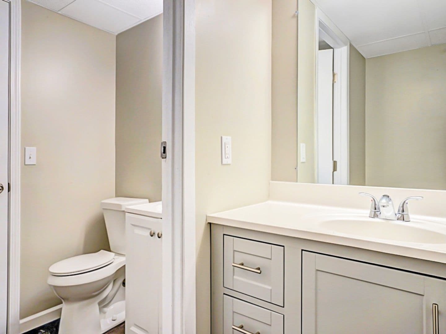 Cincinnati Apartment: 6218 Cheviot Road