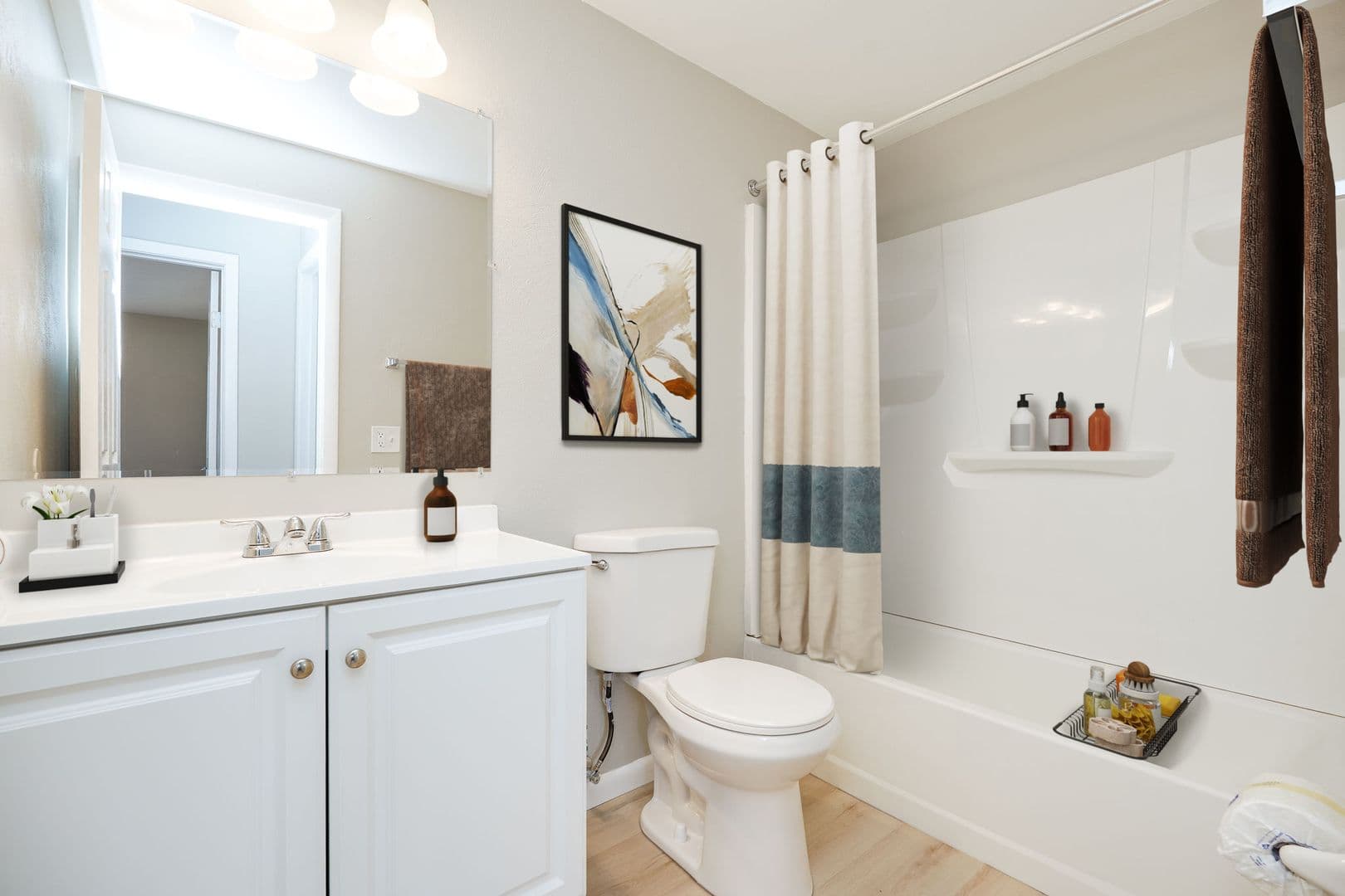 Fairfield Apartment: 200 Knollridge Ct.