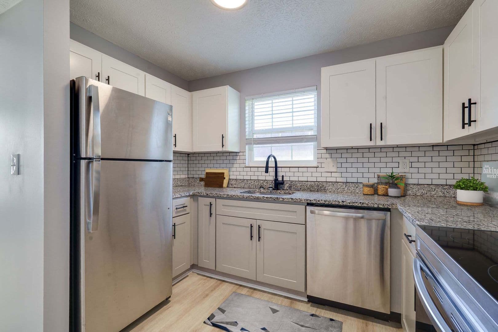 Fairfield Apartment: 200 Knollridge Ct.