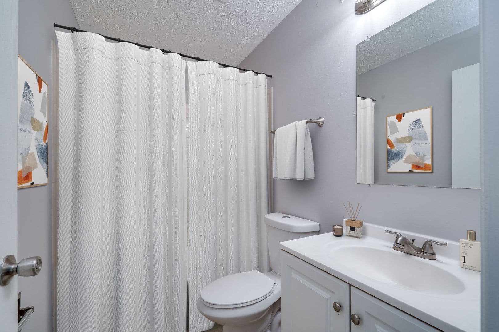 Fairfield Apartment: 200 Knollridge Ct.