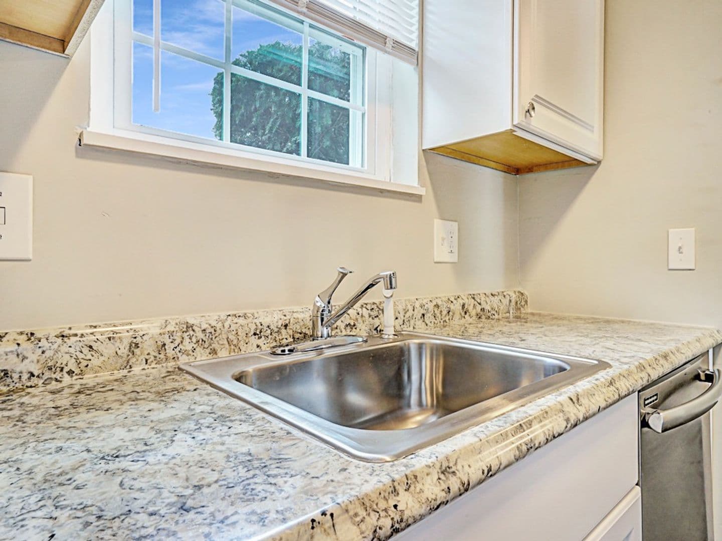 Cincinnati Apartment: 6218 Cheviot Road
