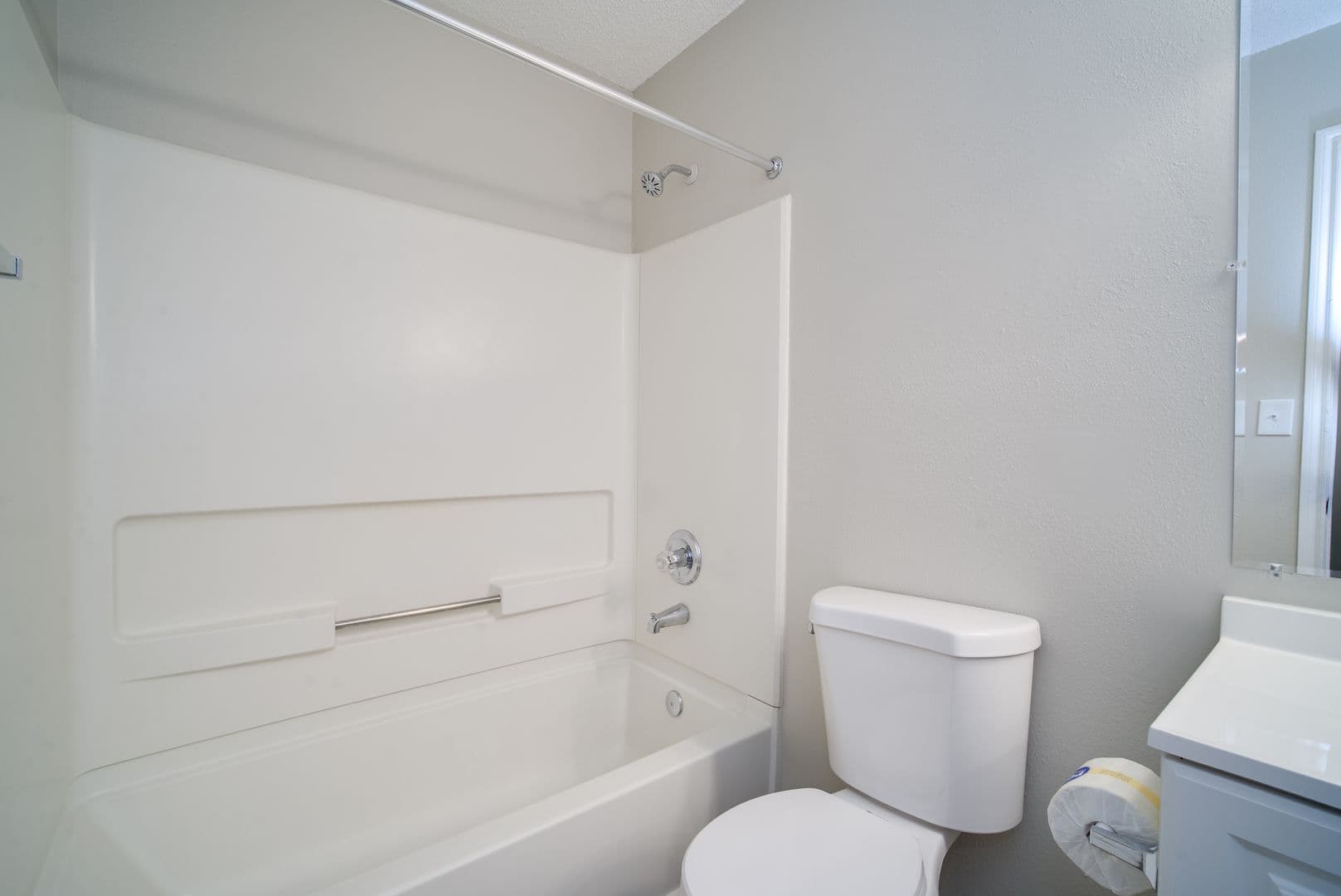 Hamilton Apartment: 5215 Westwind Ave.