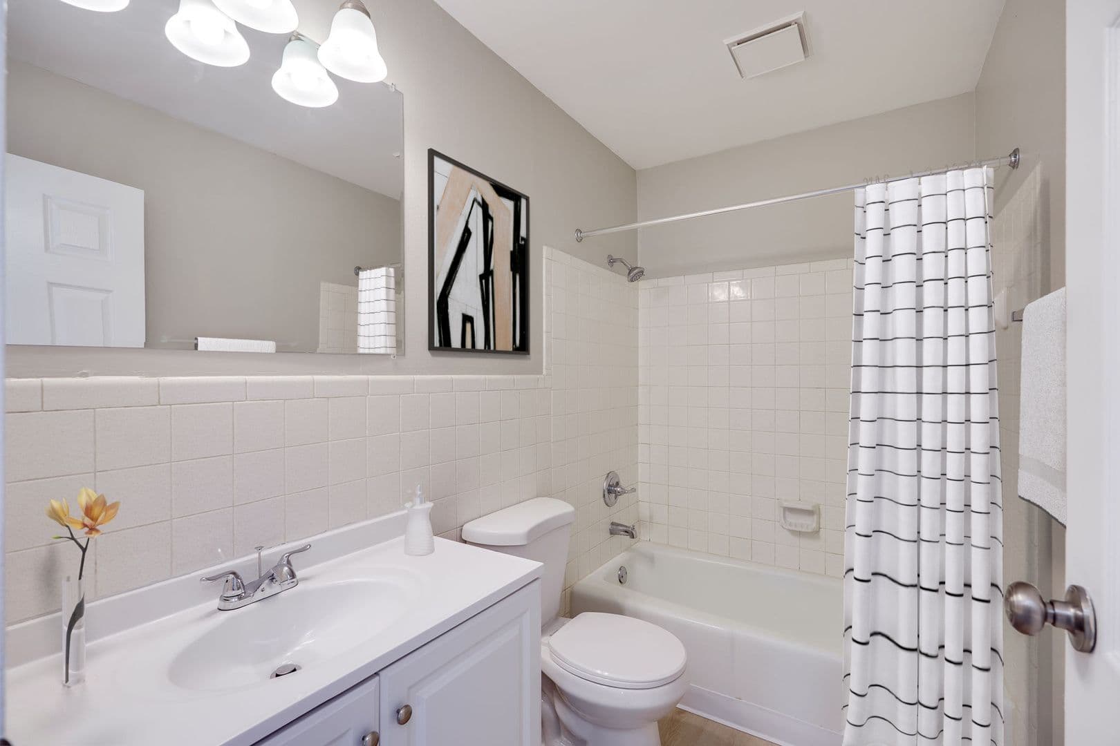 Monroe Apartment: 300 Courtland Dr.