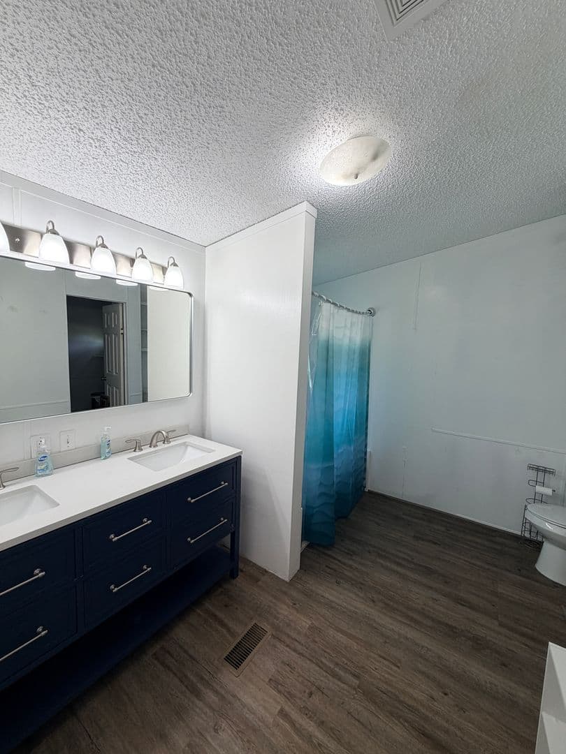 Shreveport House: 7810 West Lakeshore