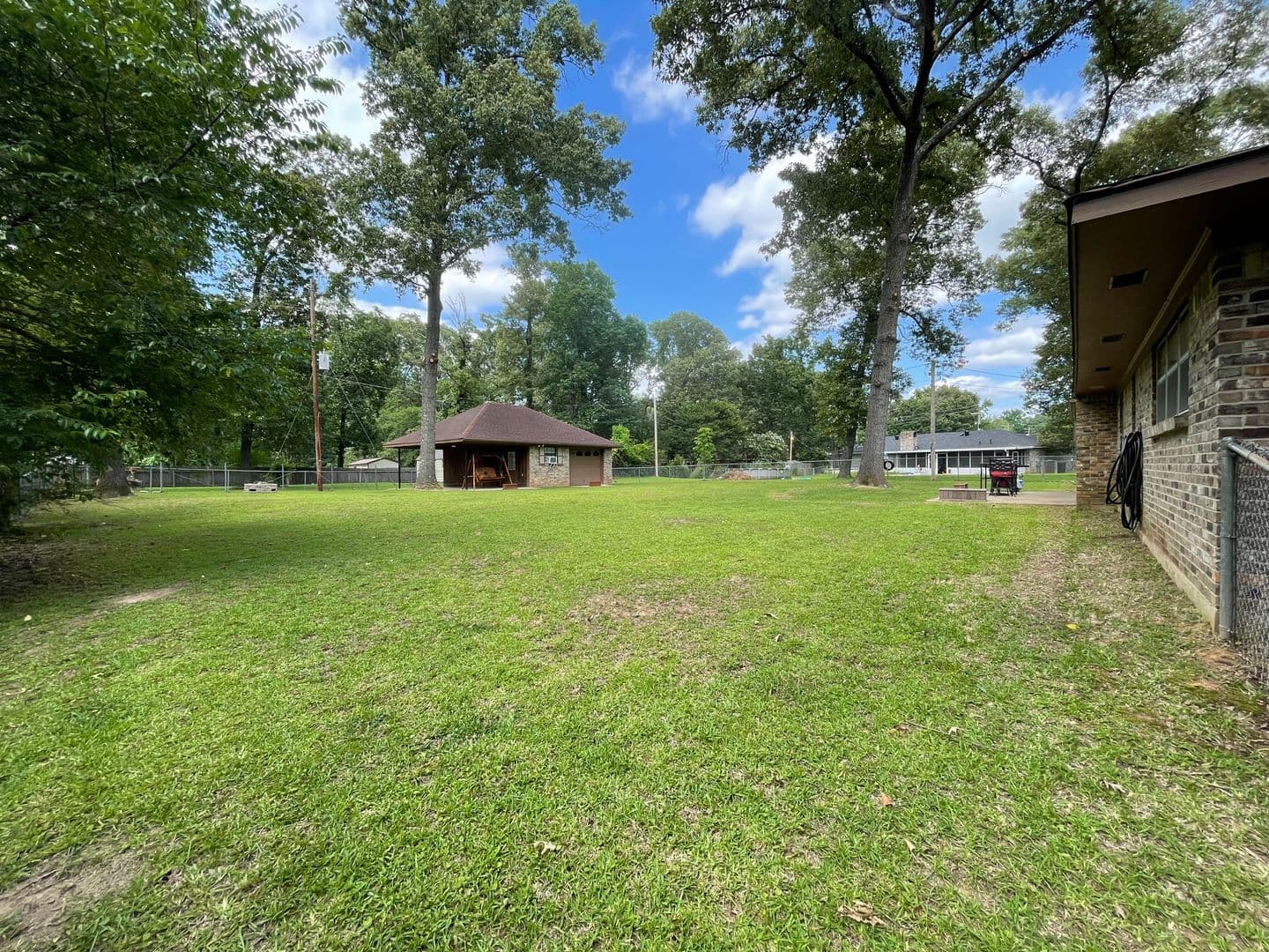 Haughton House: 9103 Dogwood Trail