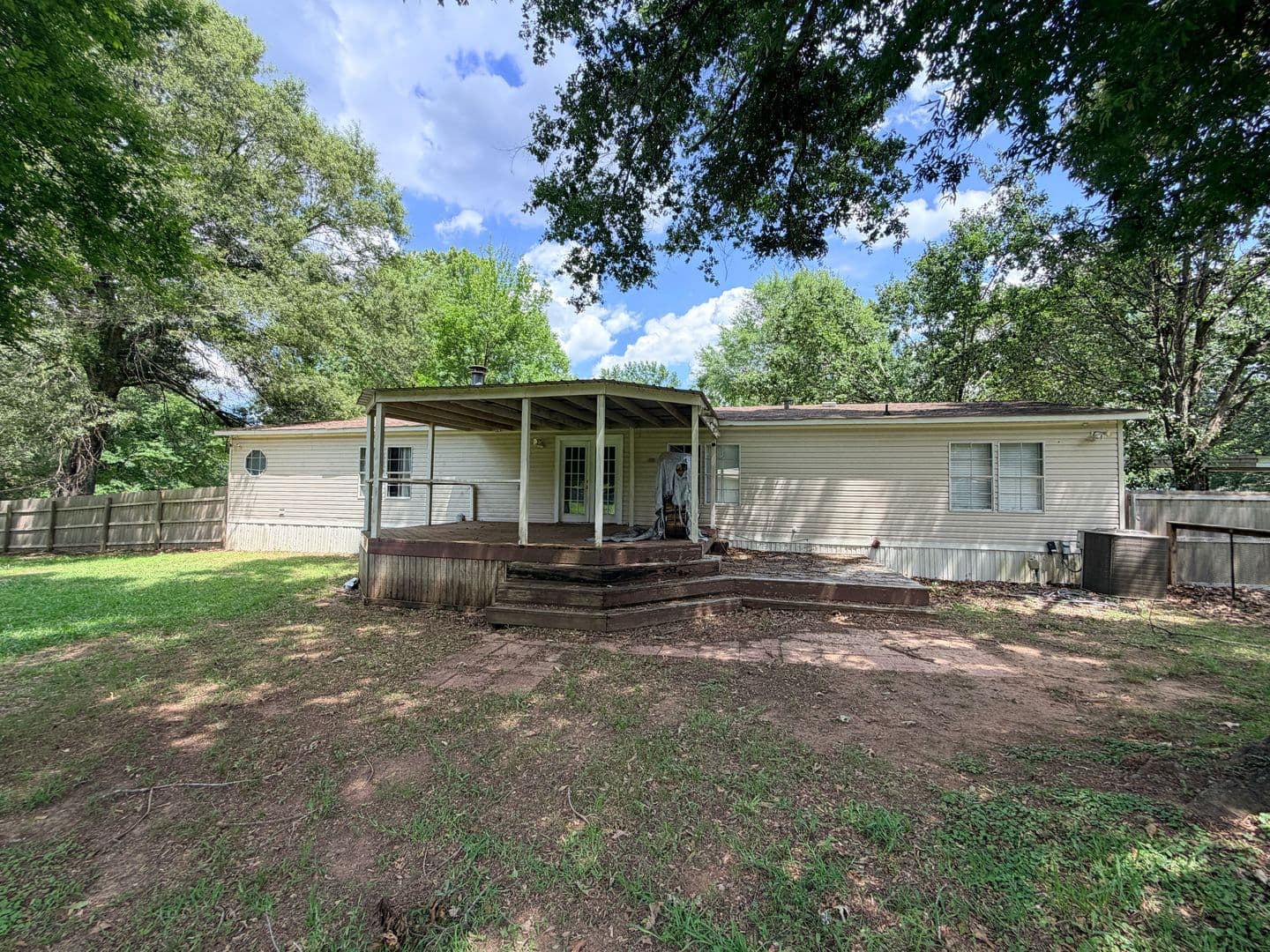 Shreveport House: 7810 West Lakeshore