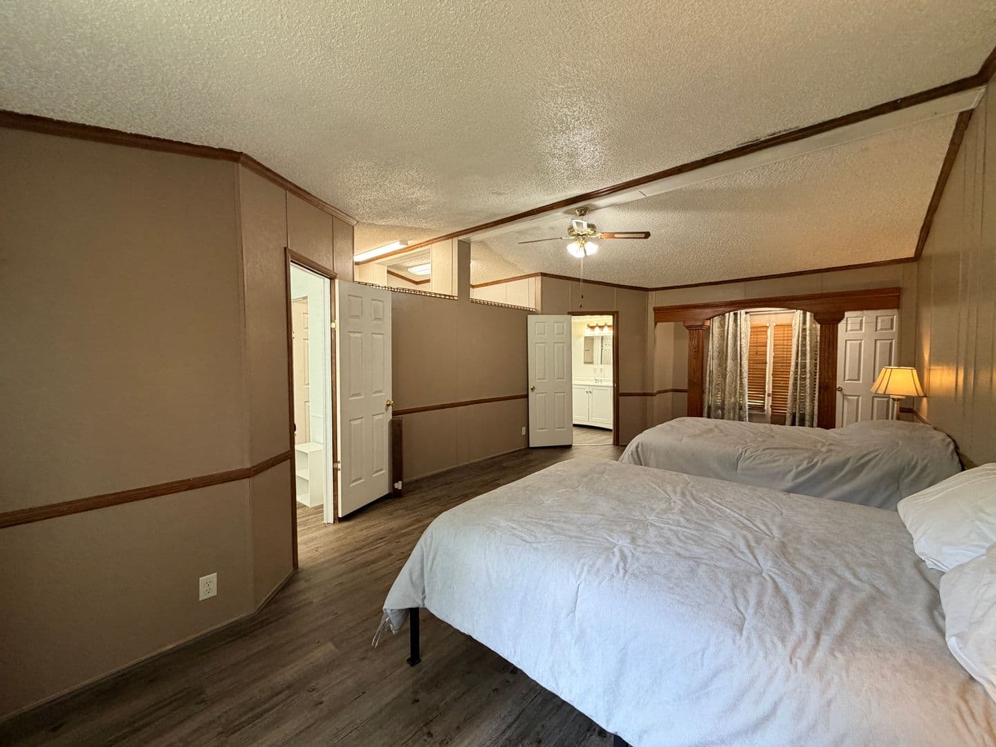 Shreveport House: 7810 West Lakeshore