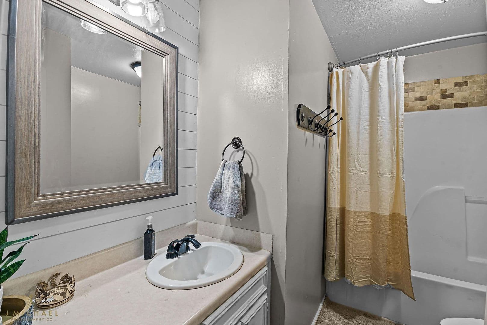 Shreveport House: 5520 Knollcrest Drive