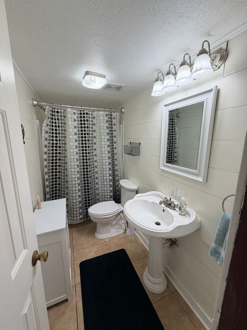 Shreveport House: 7810 West Lakeshore