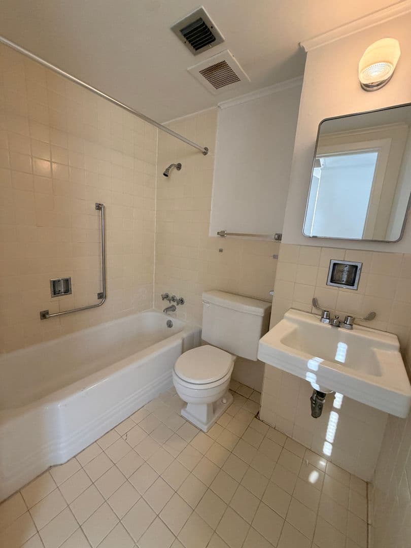 Shreveport Apartment: 3875 Line Avenue