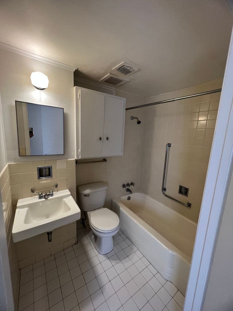Shreveport Apartment: 3875 Line Avenue