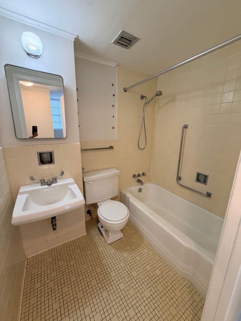 Shreveport Apartment: 3875 Line Avenue