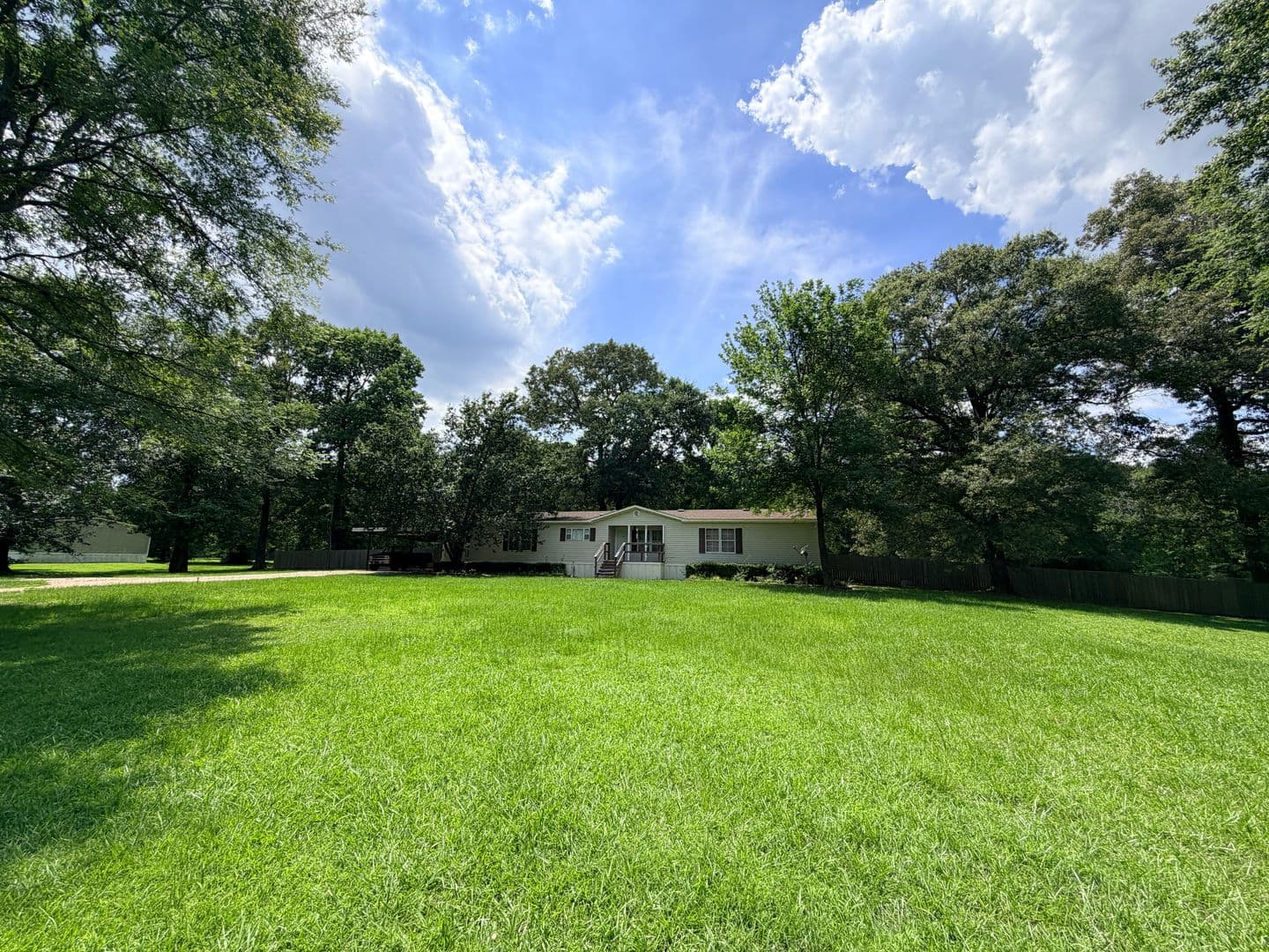 Shreveport House: 7810 West Lakeshore