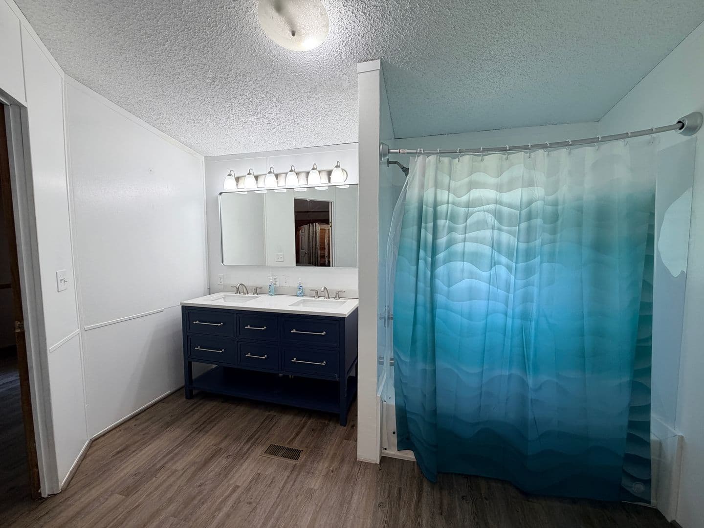 Shreveport House: 7810 West Lakeshore