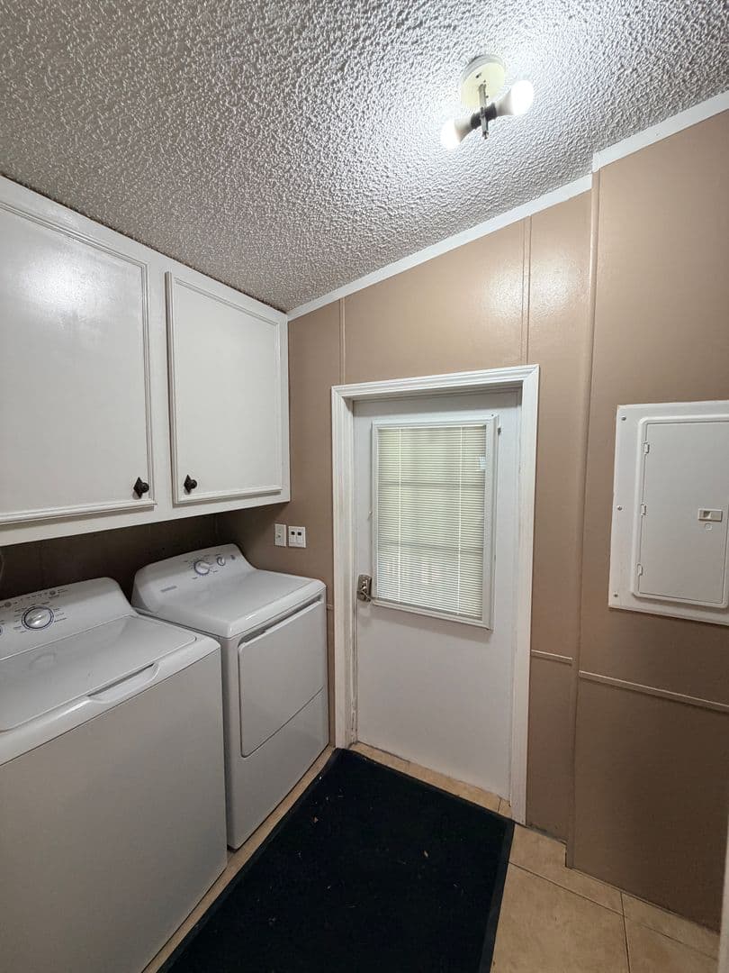 Shreveport House: 7810 West Lakeshore