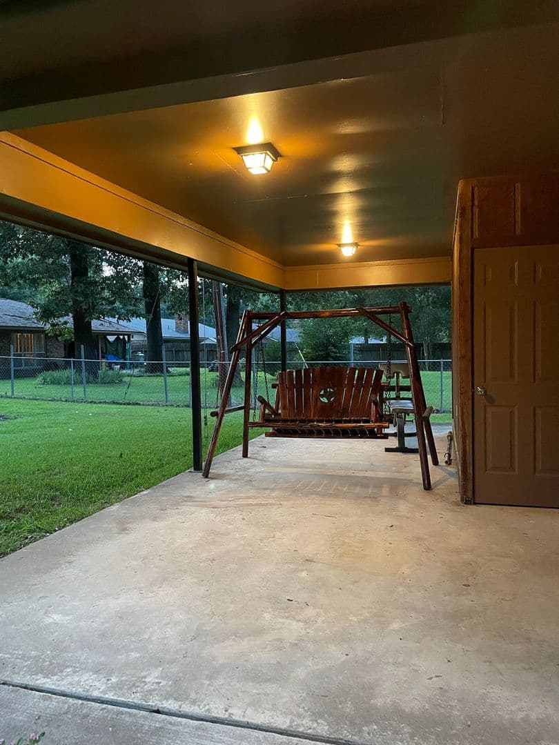 Haughton House: 9103 Dogwood Trail