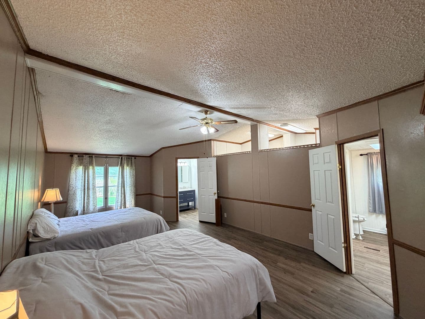 Shreveport House: 7810 West Lakeshore