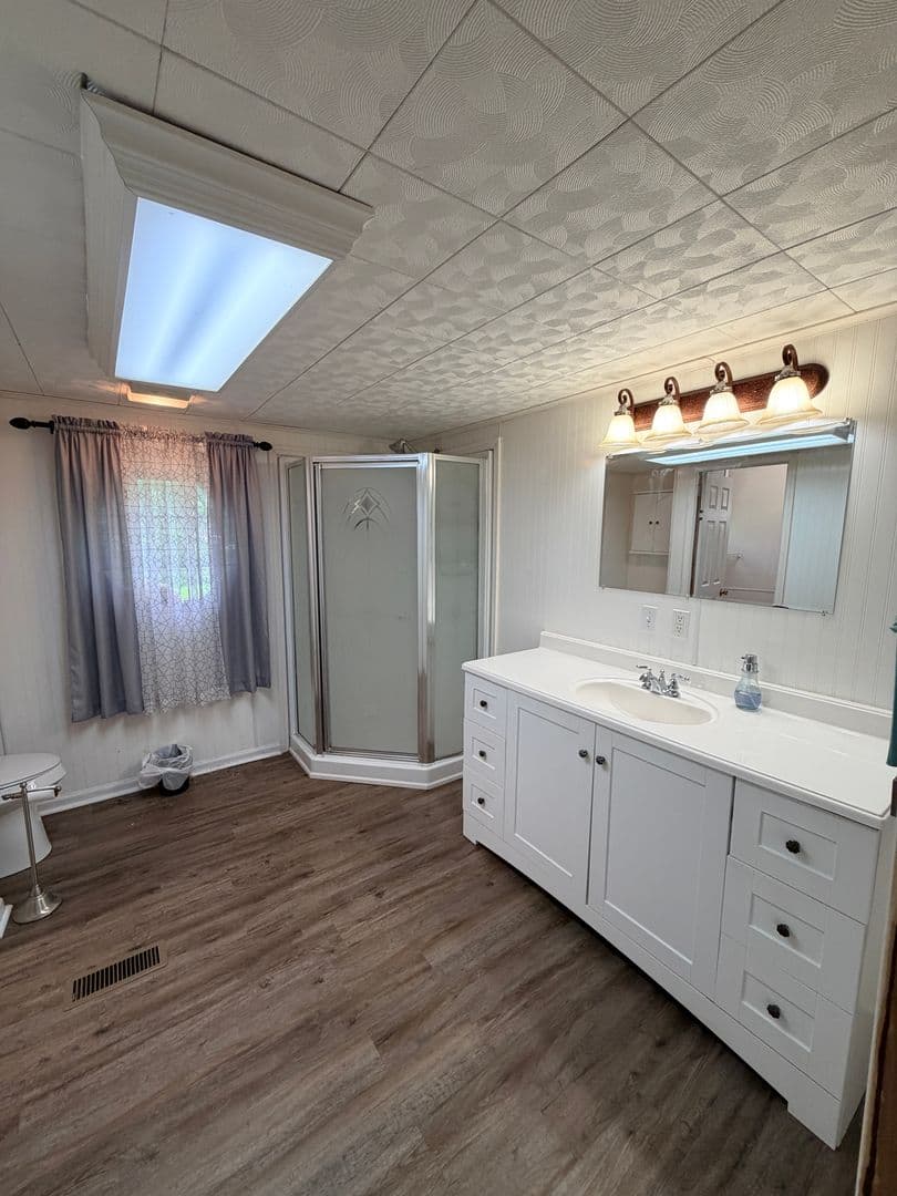 Shreveport House: 7810 West Lakeshore