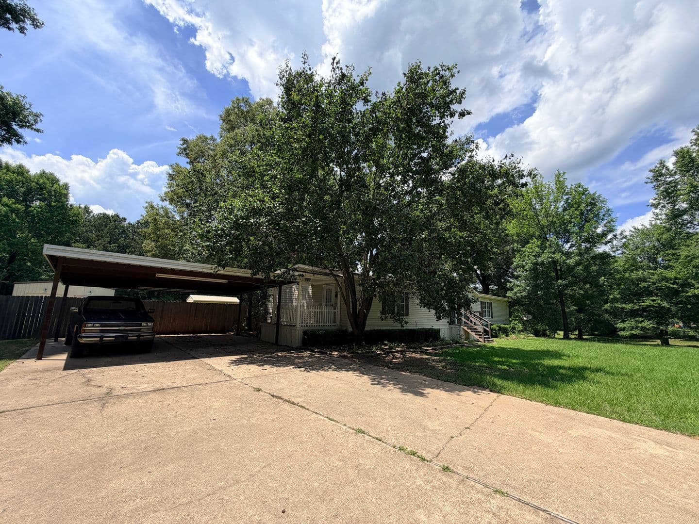 Shreveport House: 7810 West Lakeshore