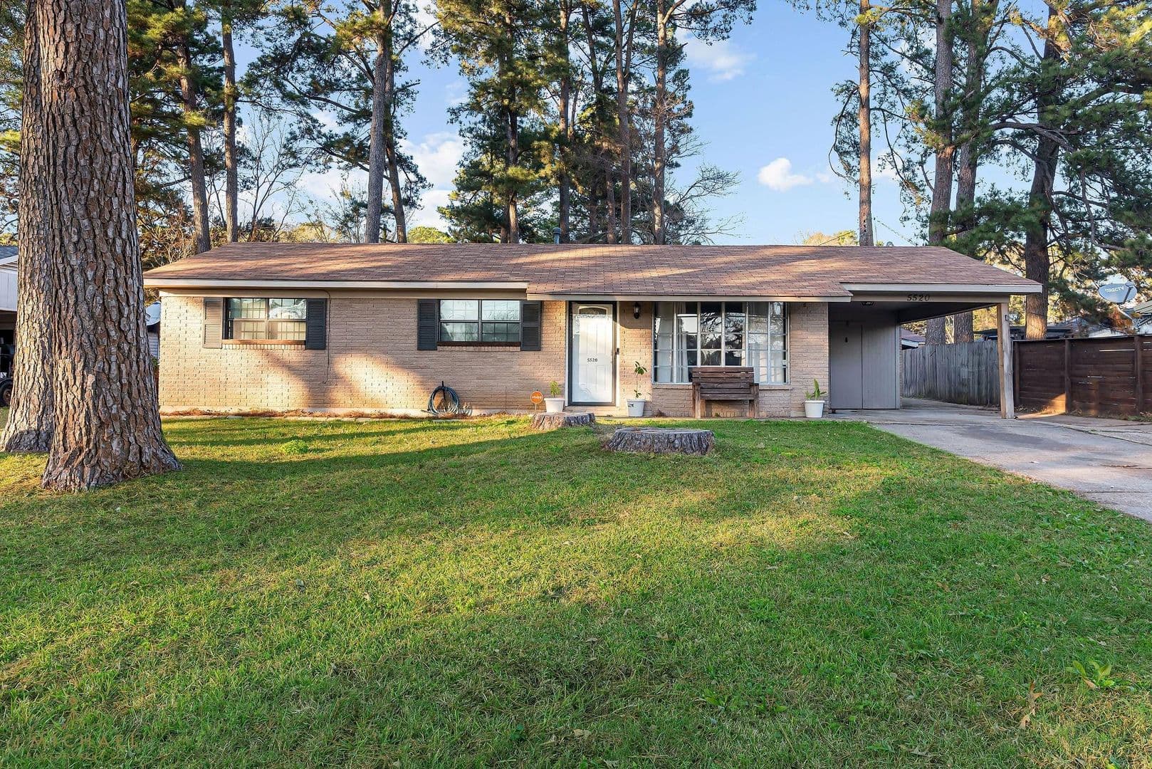 Shreveport House: 5520 Knollcrest Drive
