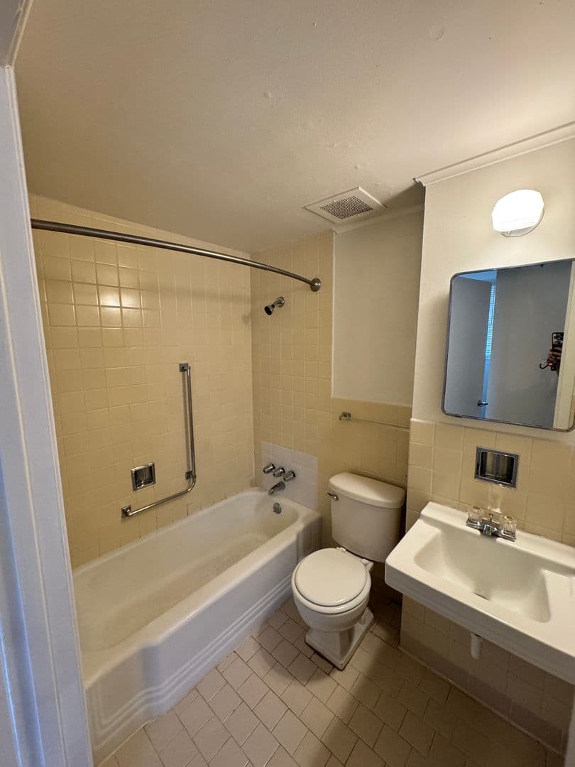 Shreveport Apartment: 3875 Line Avenue