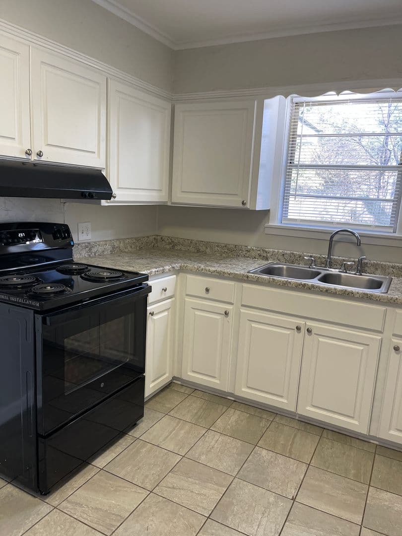 Shreveport House: 9139 Laurie Lane
