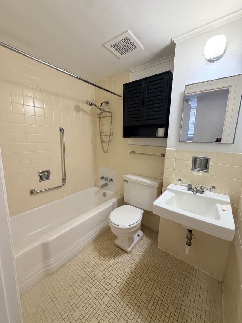 Shreveport Apartment: 3875 Line Avenue