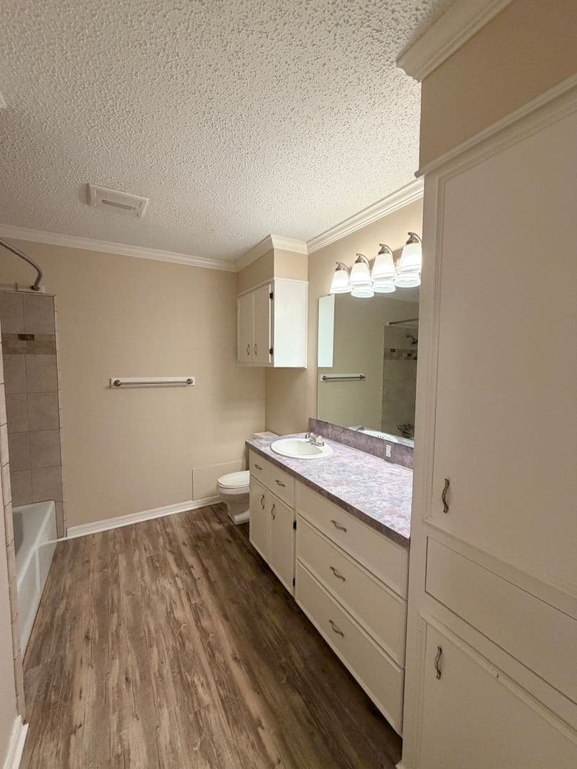 Haughton House: 9103 Dogwood Trail