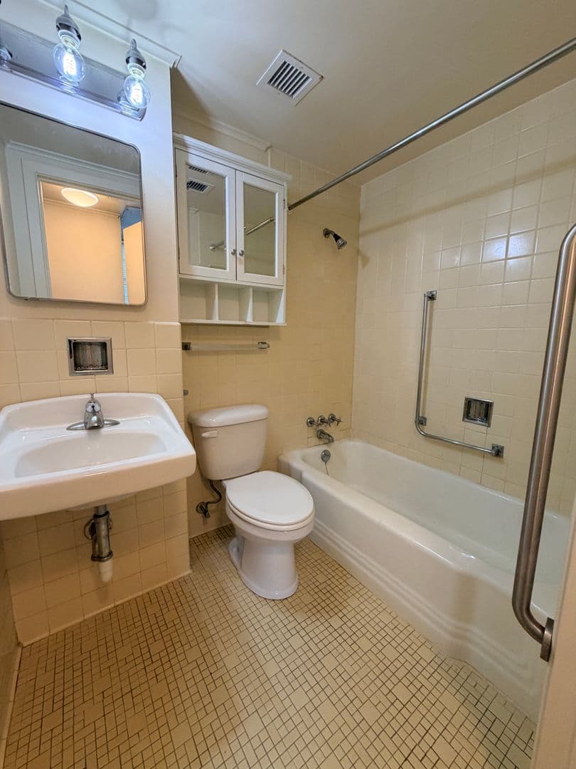 Shreveport Apartment: 3875 Line Avenue