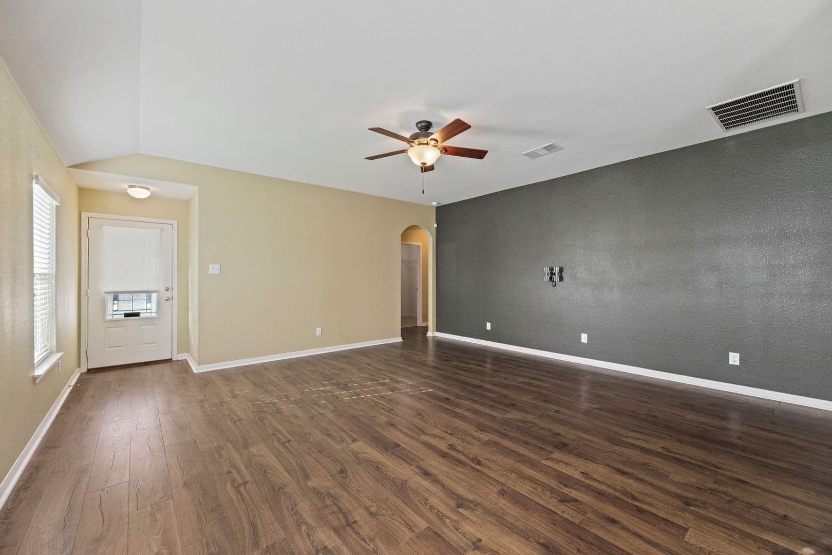 Manor House: 19824 Grover Cleveland Way
