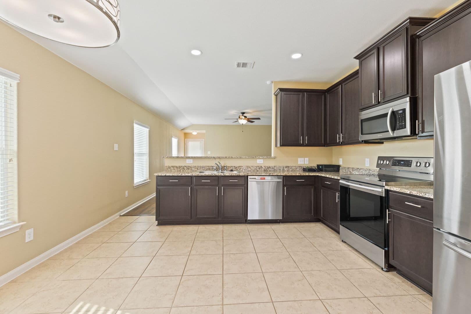 Manor House: 19824 Grover Cleveland Way