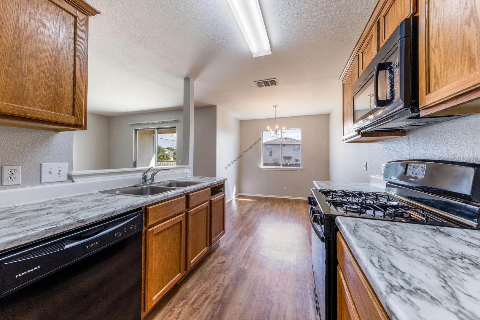Austin House: 15102 Nuttall Dr