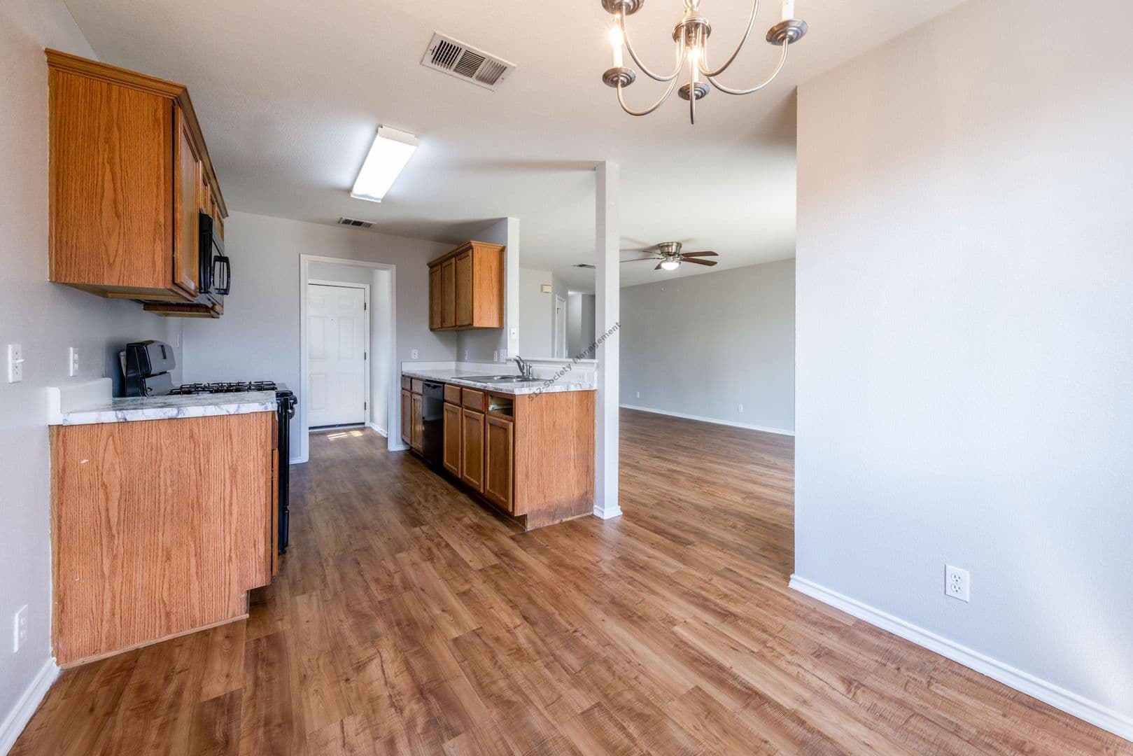 Austin House: 15102 Nuttall Dr