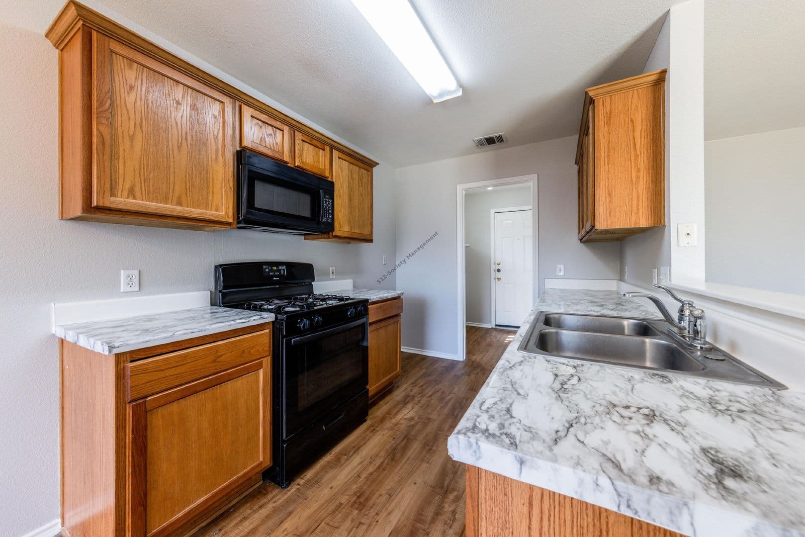 Austin House: 15102 Nuttall Dr