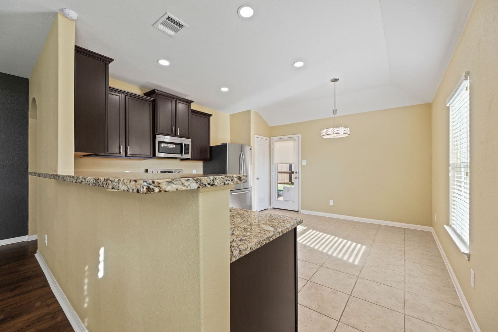 Manor House: 19824 Grover Cleveland Way