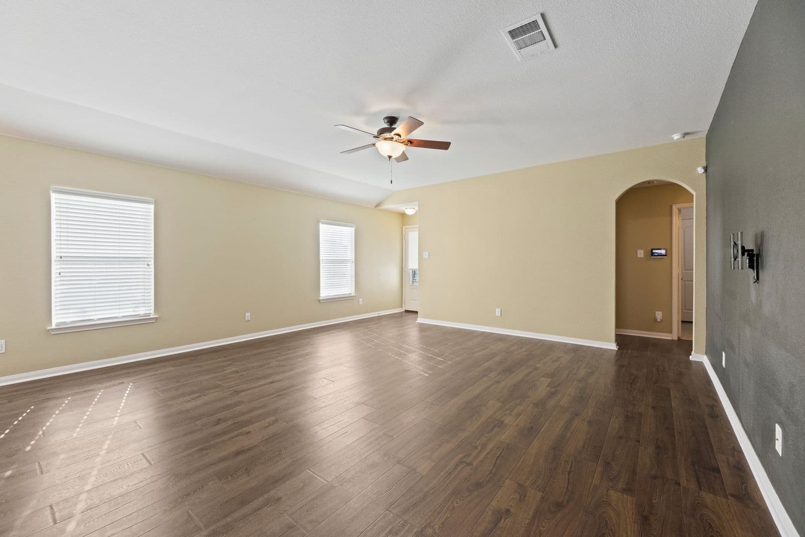 Manor House: 19824 Grover Cleveland Way