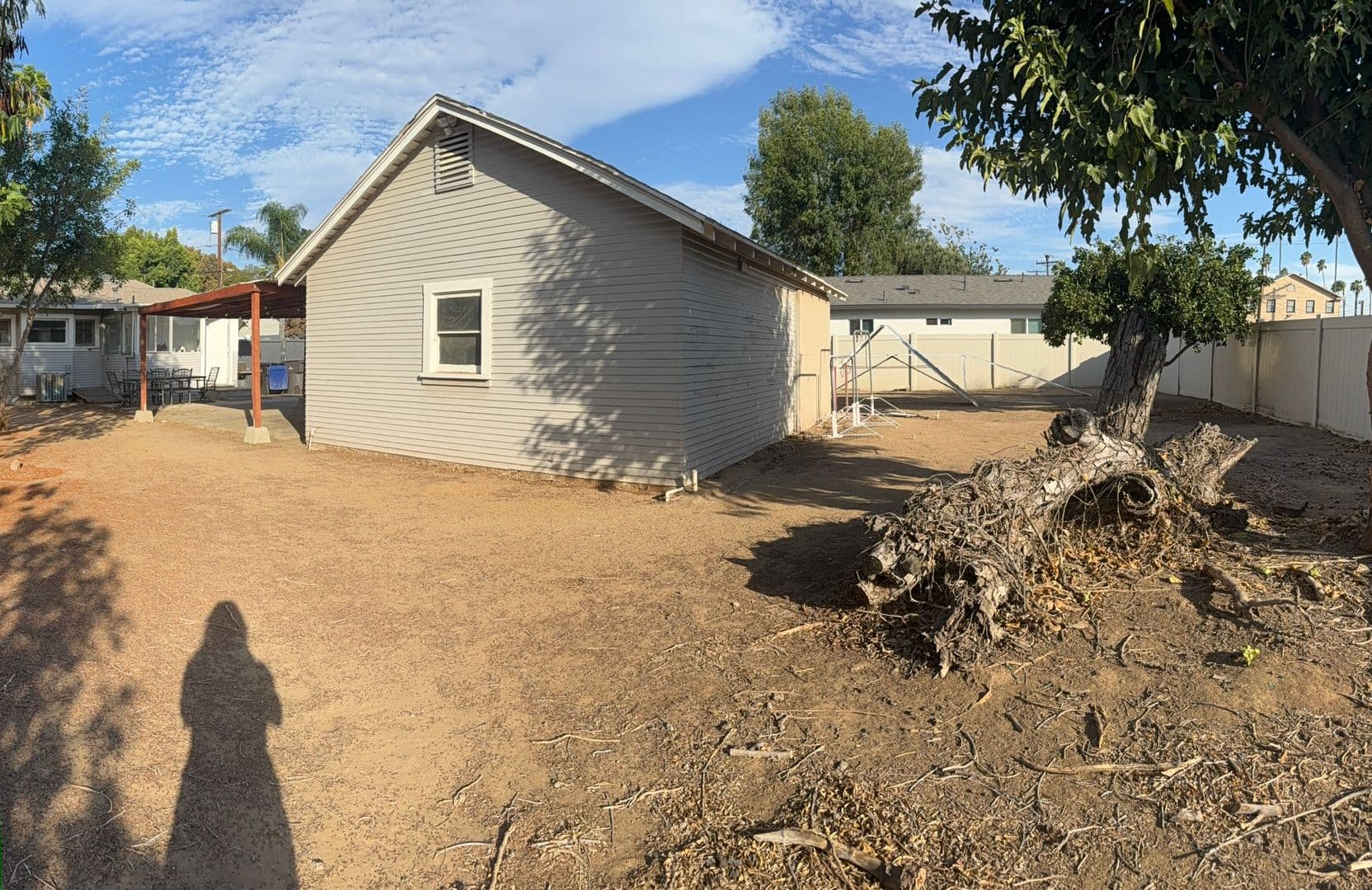 Riverside House: 3862 McKenzie Street