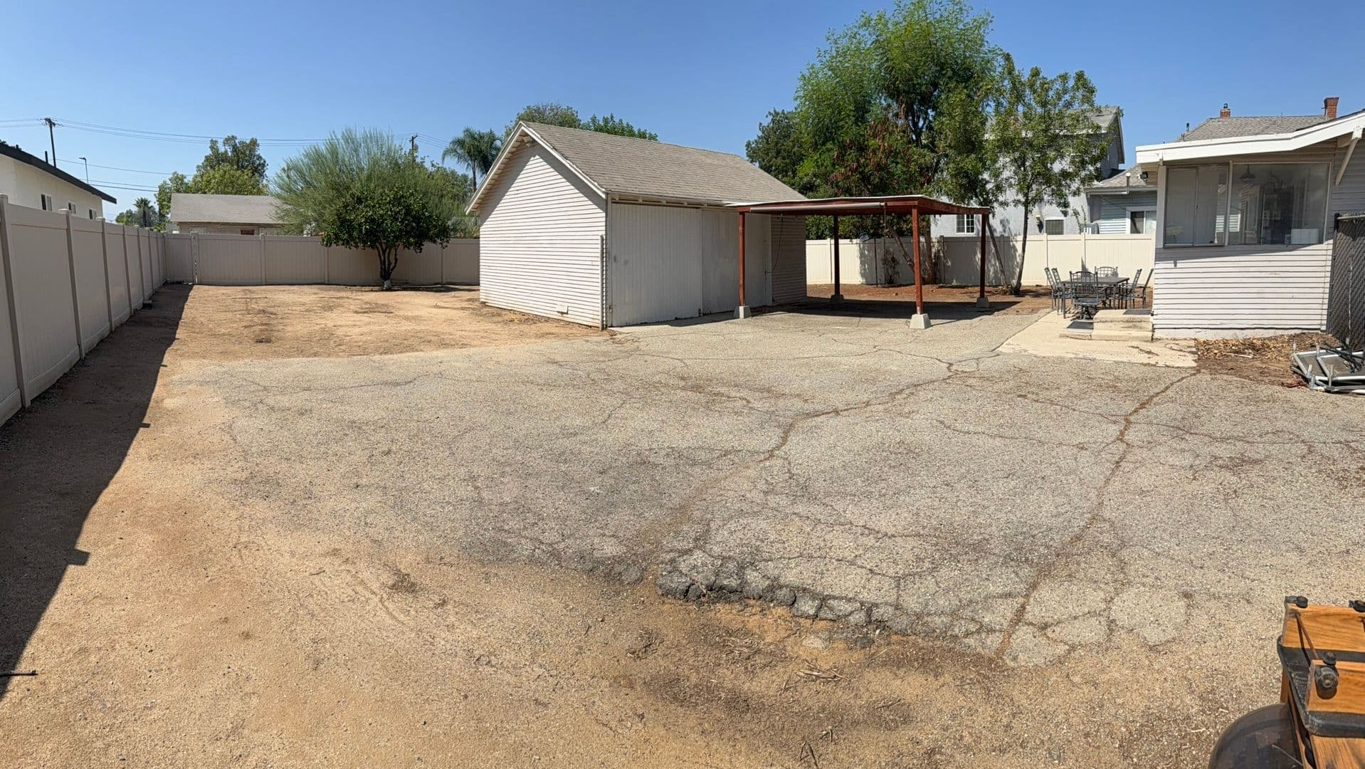 Riverside House: 3862 McKenzie Street