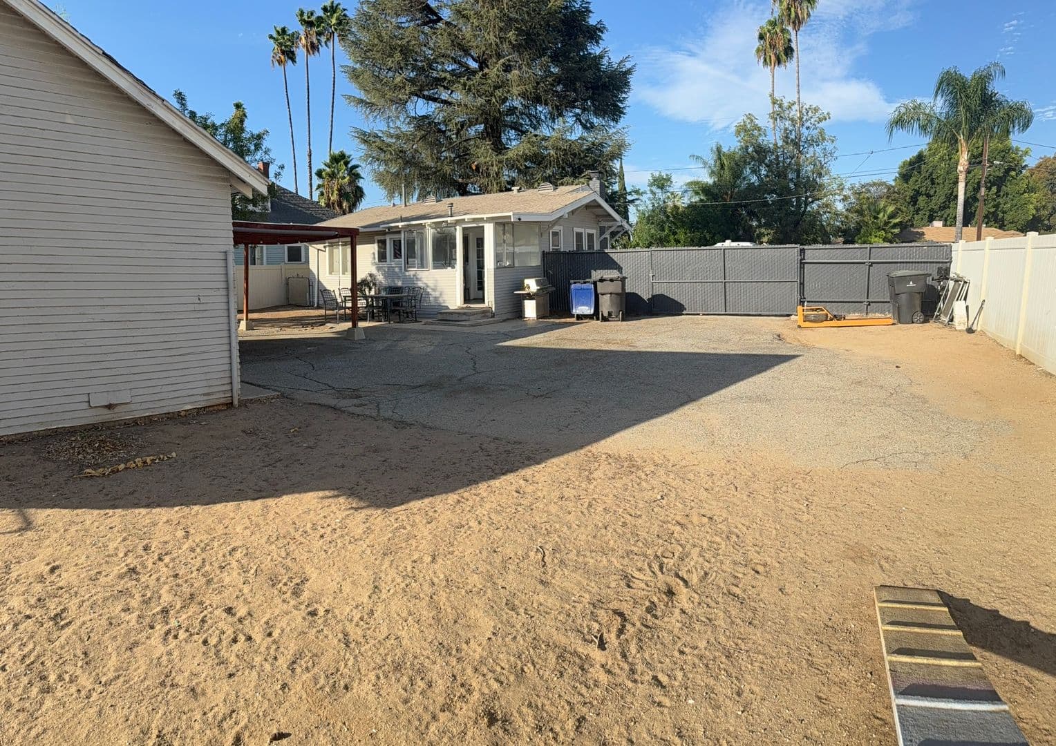 Riverside House: 3862 McKenzie Street