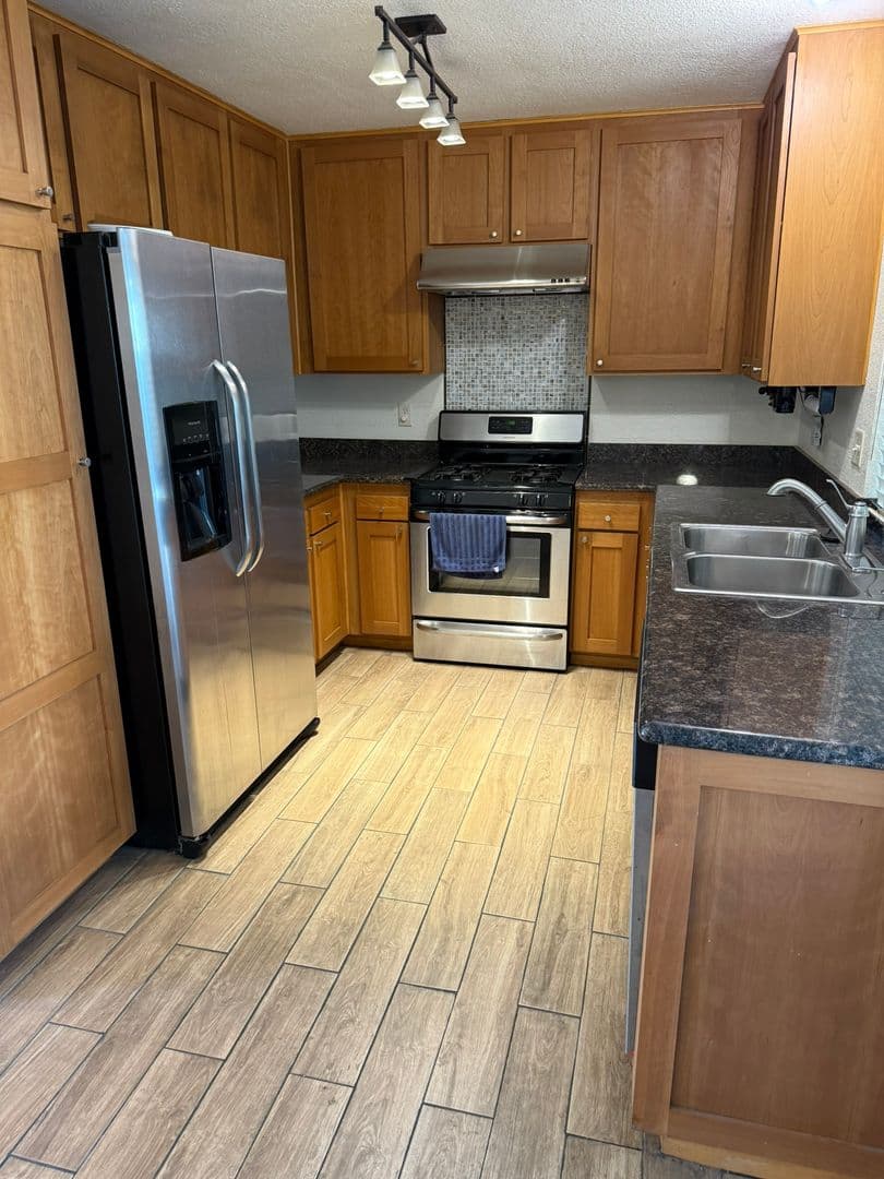 Riverside Condo: 4224 Donald Avenue