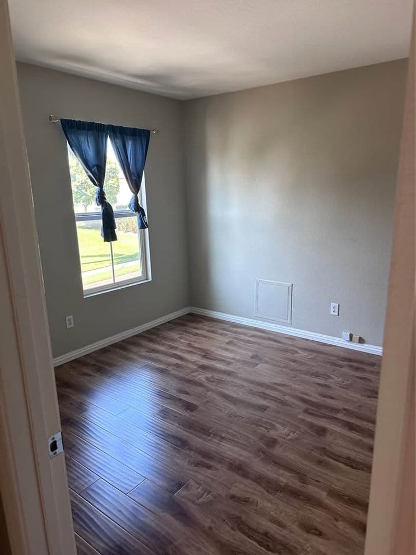 Riverside House: 4575 Bianca Way